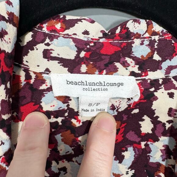 Beach Lunch Lounge Burgundy Abstract Floral Button Up Shirt - Size Small - Artsy - Picture 4 of 5